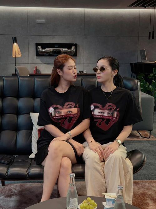 Kỳ Duyên và Thiên Ân thường xuyên diện đồ đôi, check-in cùng một địa điểm du lịch. Ảnh: FBNV