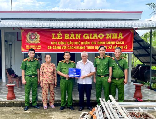 Công an tỉnh Cà Mau luôn quan tâm, hỗ trợ xây dựng nhà tình nghĩa cho gia đình chính sách, người có công với cách mạng
