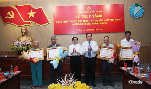 Lãnh đạo tỉnh Cà Mau trao danh hiệu vinh dự Nhà nước “Bà mẹ Việt Nam Anh hùng” cho thân nhân 4 Mẹ được Chủ tịch nước truy tặng