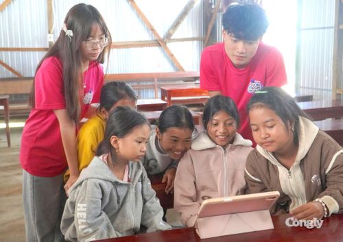 Trẻ em Tây Nguyên hào hứng với các hoạt động hè.