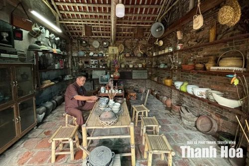 Những hiện vật thời xa xưa được lưu giữ trong ngôi nhà cổ của gia đình ông Lương Trọng Duệ.
