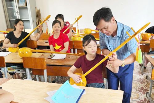 Nghệ nhân Ưu tú Lục Văn Tích, Chủ nhiệm Câu lạc bộ Hát then -