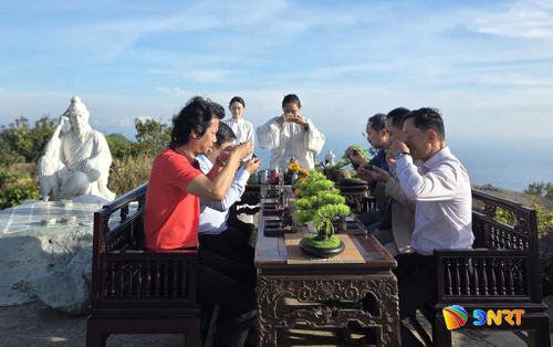Đại diện cộng đồng du lịch Đà Nẵng tham dự ra mắt tour thưởng trà để định hướng kết nối đưa khách tham gia tour. Ảnh: NGỌC HÀ