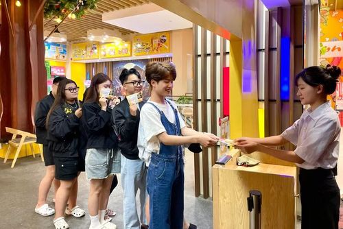  Nhiều bạn trẻ đã đến với các cụm rạp trên địa bàn tỉnh trong Tuần phim kỷ niệm 79 năm Ngày Thương binh - Liệt sĩ. Ảnh: P.D 