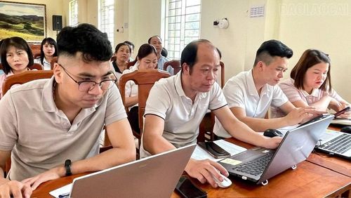 100% cán bộ công chức xã Bảo Ái ứng dụng công nghệ thông tin trong công việc.