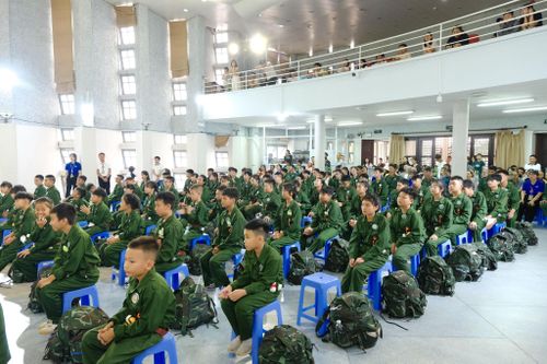 80 học viên là thanh thiếu nhi trong độ tuổi từ 9 - 14 tuổi đến từ các địa phương trên địa bàn tỉnh tham dự chương trình