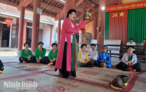 Những điệu chèo cổ vẫn được đội chèo làng Đặng gìn giữ qua nhiều thế hệ.