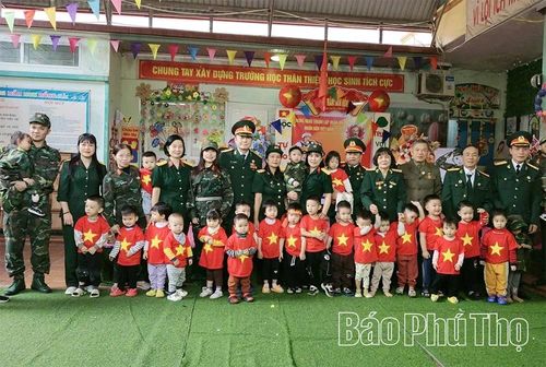 Chương trình “Bộ đội nhí” của Trường Mầm non Hồng Hà góp phần giáo dục truyền thống yêu nước, lòng biết ơn các thế hệ cha anh.