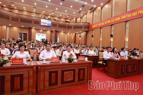 Các đại biểu dự lễ ra quân.
