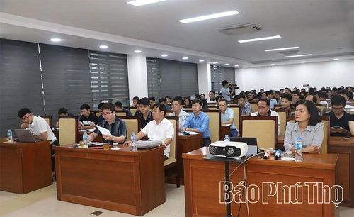 Các đại biểu tham gia hội nghị.