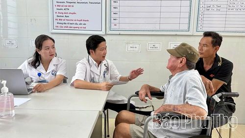 Người dân khi đến khám đã được bác sĩ tư vấn tận tình, chu đáo.