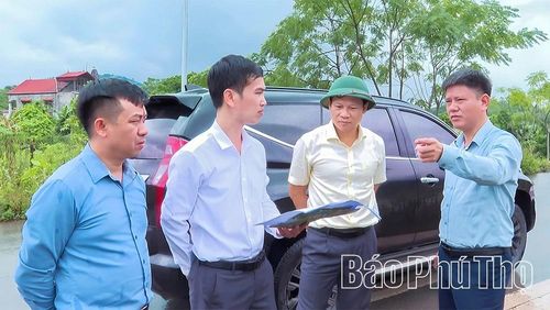 Lãnh đạo xã Tân Sơn kiểm tra thực địa dự án đầu tư kết cấu hạ tầng Cụm Công nghiệp Tân Phú.