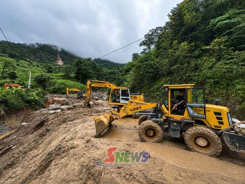 Khắc phục hậu quả thiên tai trên tỉnh lộ 109 thuộc địa phận xã Ngọc Chiến.