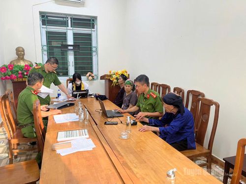 Công tác lấy mẫu tại xã Thượng Nông diễn ra khẩn trương.
