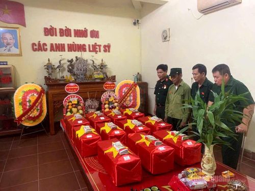 Hài cốt các liệt sĩ được đưa về hương khói tại nhà quàn thôn Giang Nam, xã Thanh Thủy trước khi đưa về an táng tại Nghĩa trang Liệt sĩ Quốc gia Vị Xuyên.