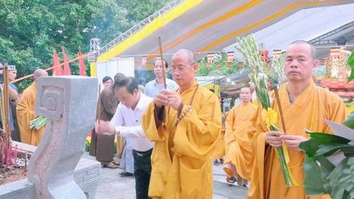 Tri ân những người đã hy sinh xương máu để mang lại bình an, hạnh phúc cho đất nước