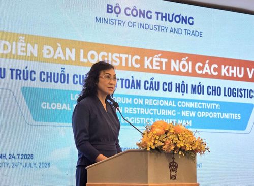 Thứ trưởng Bộ Công Thương Phan Thị Thắng phát biểu khai mạc Diễn đàn Logistics kết nối các khu vực với chủ đề "Tái cấu trúc chuỗi cung ứng toàn cầu – Cơ hội mới cho logistics Việt Nam".