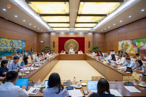 Quang cảnh phiên họp