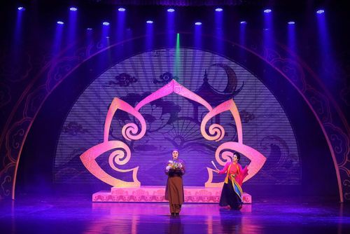 Nghệ sĩ biểu diễn trích đoạn Chèo cổ "Thị Mầu lên chùa".