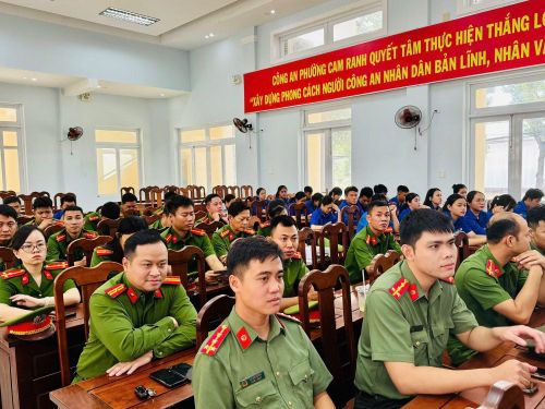  Tuổi trẻ Công an là lực lượng nòng cốt trong 4 “Đội Thanh niên xung kích vì Nhân dân phục vụ” vừa ra mắt ở Khánh Hòa. 