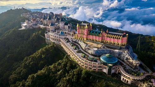 Khu du lịch Sun World Ba Na Hills của Tập đoàn Sun Group đã góp phần thu hút khách du lịch đến Đà Nẵng