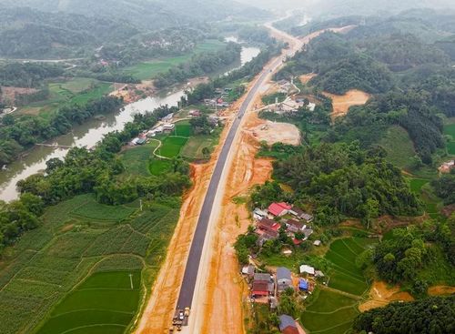 Hạ tầng giao thông miền núi đã thay đổi hiện đại từ sự tham gia đầu tư của doanh nghiệp tư nhân
