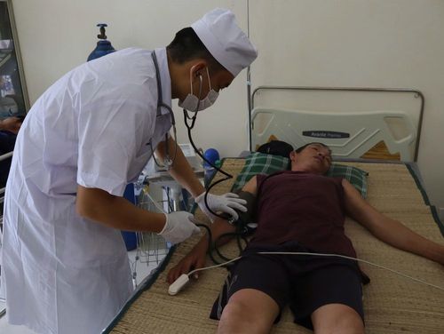 Tất cả các ngư dân thoát nạn đều được Bệnh xá đảo Đá Tây kiểm tra, chăm sóc sức khỏe và trạng thái tâm lý ổn định.