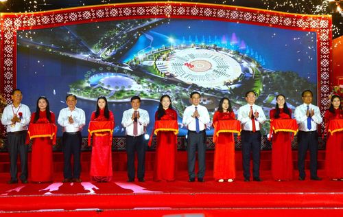 Quảng trường Gia Nghĩa chính thức khánh thành, đưa vào hoạt động.