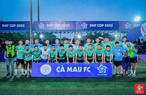 Hình ảnh đội bóng đồng hương Cà Mau tại DHF Kingtek Cup 2025. Sau 2 lần góp mặt, Thuận Thành Cà Mau trở lại mùa giải 2026 với lực lượng được đầu tư bài bản, chuyên nghiệp.