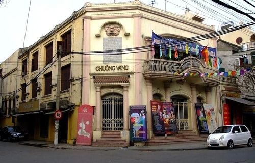 Rạp Chuông Vàng, số 72 phố Hàng Bạc (phường Hoàn Kiếm). Ảnh Đoàn Cải lương Chuông Vàng