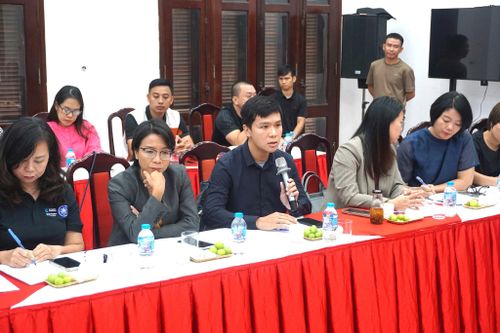 Đại diện doanh nghiệp tổ chức các giải Marathon và Half Marathon tại Hà Nội cũng chia sẻ tại Hội nghị. Ảnh Đình Bảo