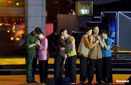 Các nhân chứng lịch sử sẽ trực tiếp tham gia vào những tiết mục nghệ thuật, hòa giọng cùng nghệ sĩ trong các tiết mục, như: Linh thiêng Việt Nam, Có một thời như thế hay Bài ca không quên.
