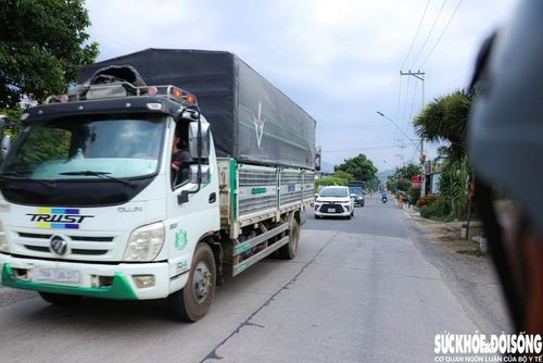 Nhiều người dân tại phường Ba Ngòi mong muốn Tỉnh lộ 9 sớm được đầu tư mở rộng. Ảnh: Duy Ngọc.