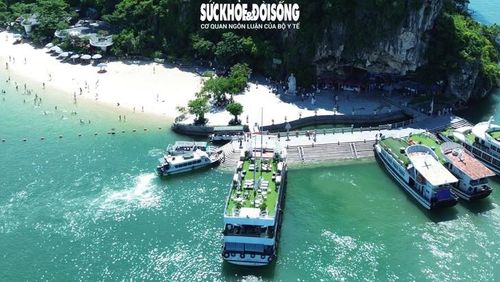 Đảo Ti Tốp luôn là điểm đến thu hút đông du khách trong và ngoài nước. Ảnh: Tiến Sinh