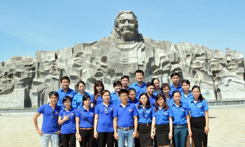 Tượng đài Bà mẹ Việt Nam Anh hùng tại thành phố Đà Nẵng. 