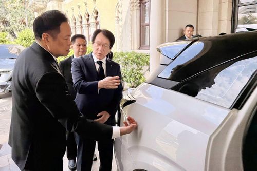Chủ tịch kiêm CEO Mitsubishi Takao Kato công bố kế hoạch đầu tư thêm 16 tỷ baht (470 triệu USD) vào Thái Lan đến năm 2030 nhằm nâng cấp các cơ sở hiện có thành trung tâm sản xuất và xuất khẩu các dòng xe điện hóa.