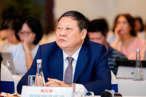  GS.TS.BS Nguyễn Viết Tiến, Chủ tịch Hội Phụ sản Việt Nam, Nguyên Thứ trưởng Thường trực Bộ Y tế, tại tọa đàm. Ảnh: BTC. 