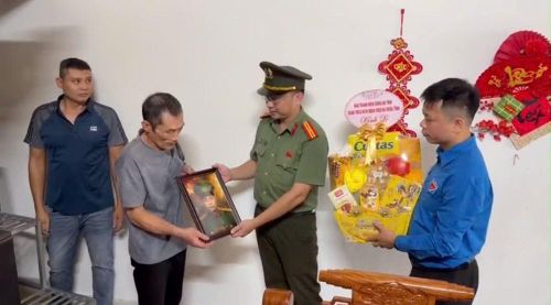 Những bức ảnh phục dựng giúp nhiều gia đình được nhìn lại gương mặt người thân sau nhiều thập kỷ, lan tỏa ý nghĩa tri ân và truyền thống "Uống nước nhớ nguồn"