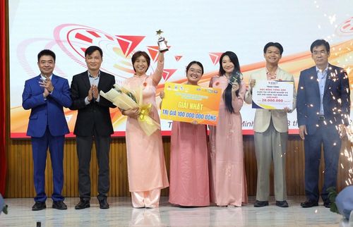 Ban tổ chức trao giải Nhất ở mùa đầu tiên (năm 2025)