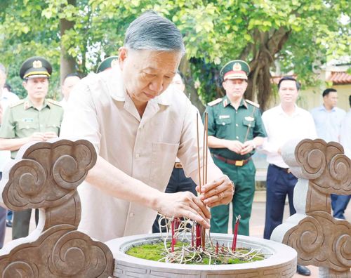 Nhân kỷ niệm 79 năm Ngày Thương binh - Liệt sĩ (27/7/1947 - 27/7/2026), sáng 15/7/2026, Tổng Bí thư, Chủ tịch nước Tô Lâm đến thăm, tặng quà thương binh, bệnh binh tại Trung tâm Điều dưỡng thương binh Thuận Thành (phường Ninh Xá, tỉnh Bắc Ninh). Ảnh: Thống Nhất – TTXVN