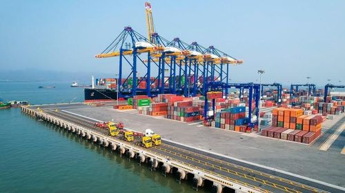 Lãnh đạo không kết thúc ở việc ban hành quyết sách; lãnh đạo chỉ hoàn thành khi quyết sách được chuyển hóa thành kết quả thực tế vì sự phát triển của đất nước và hạnh phúc của Nhân dân