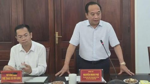Phó Chủ tịch Ủy ban nhân dân tỉnh Điện Biên Nguyễn Minh Phú phát biểu tại buổi làm việc.