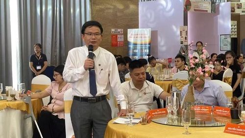 Thạc sĩ, bác sĩ Chuyên khoa II Hoàng Trọng Quý, Phó Giám đốc Sở Y tế thành phố Huế chia sẻ tại chương trình Tọa đàm về hỗ trợ, phát triển mô hình sinh kế dành cho người khuyết tật.