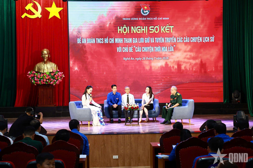 Giao lưu giữa các nhân chứng lịch sử với những người trẻ đang trực tiếp tham gia lưu giữ, phục dựng và lan tỏa ký ức.