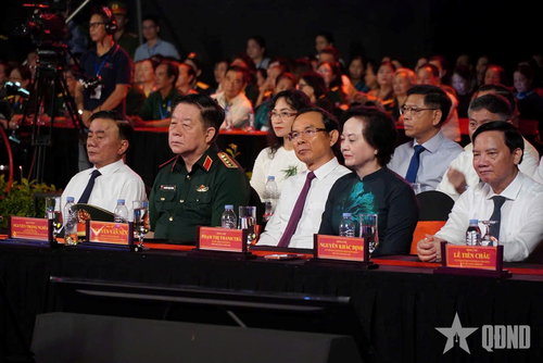 Các đồng chí lãnh đạo Đảng, Nhà nước và các đại biểu dự tại điểm cầu TP Hồ Chí Minh. Ảnh: HÙNG KHOA