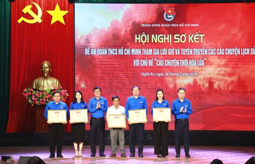  Lãnh đạo Trung ương Đoàn trao tặng bằng khen cho các tập thể có thành tích tiêu biểu 