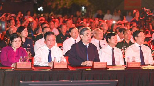  Các đồng chí lãnh đạo TPHCM dự chương trình. Ảnh: MẠNH THẮNG 