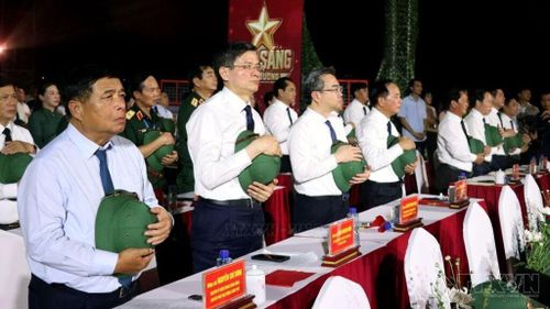  Các đồng chí lãnh đạo dự điểm cầu tại tỉnh Tuyên Quang. Ảnh: TTXVN 