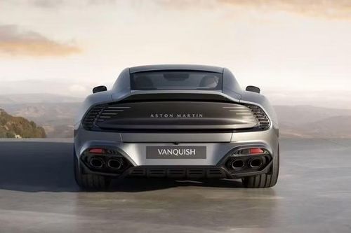 Tất cả những chiếc Aston Martin Vanquish đặc biệt kỷ niệm 25 năm đều được chế tạo bởi dịch vụ cá nhân hóa Q của hãng, có nghĩa là mỗi trong số 50 chiếc xe đều được đặt hàng riêng theo yêu cầu.