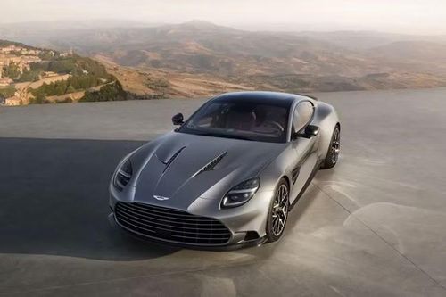 Aston Martin đang kỷ niệm 25 năm ra mắt dòng xe Vanquish trang bị động cơ V12 với một phiên bản giới hạn. Được gọi là Vanquish 25, chỉ có 25 chiếc Coupe và 25 chiếc Volante được sản xuất trên toàn thế giới.